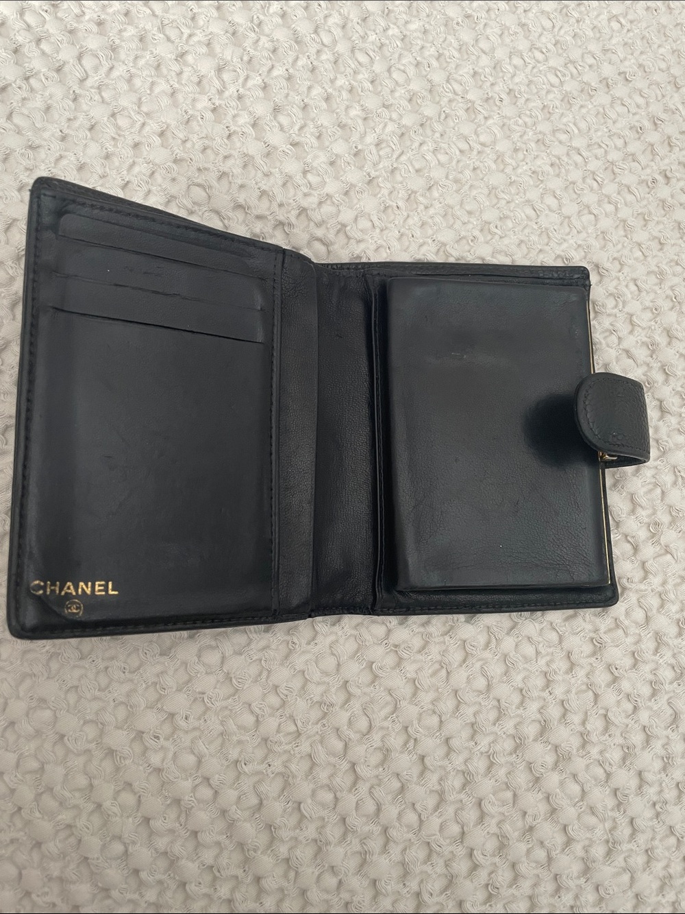 CHANEL Black Caviar Leather Bifold Wallet with CC Logo - Picture 2 of 12